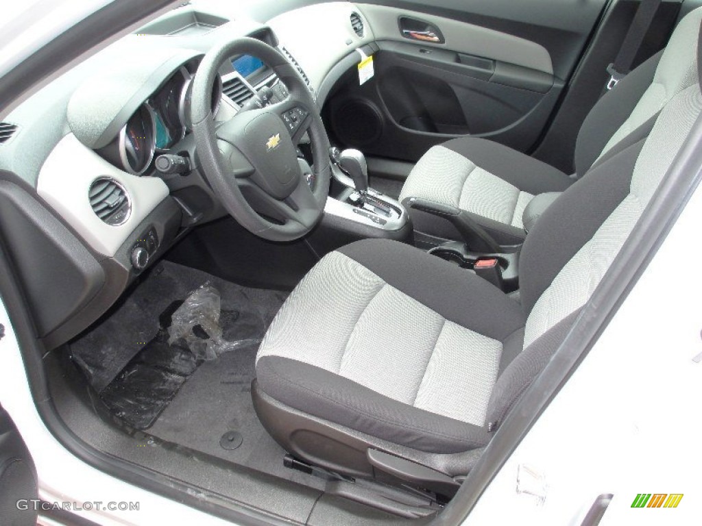 2013 Cruze LS - Summit White / Jet Black/Medium Titanium photo #18