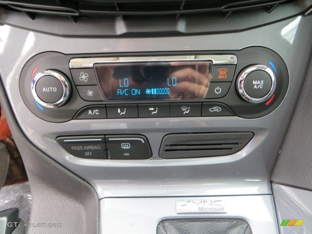 2013 Ford Focus Titanium Hatchback Controls Photo #79899933