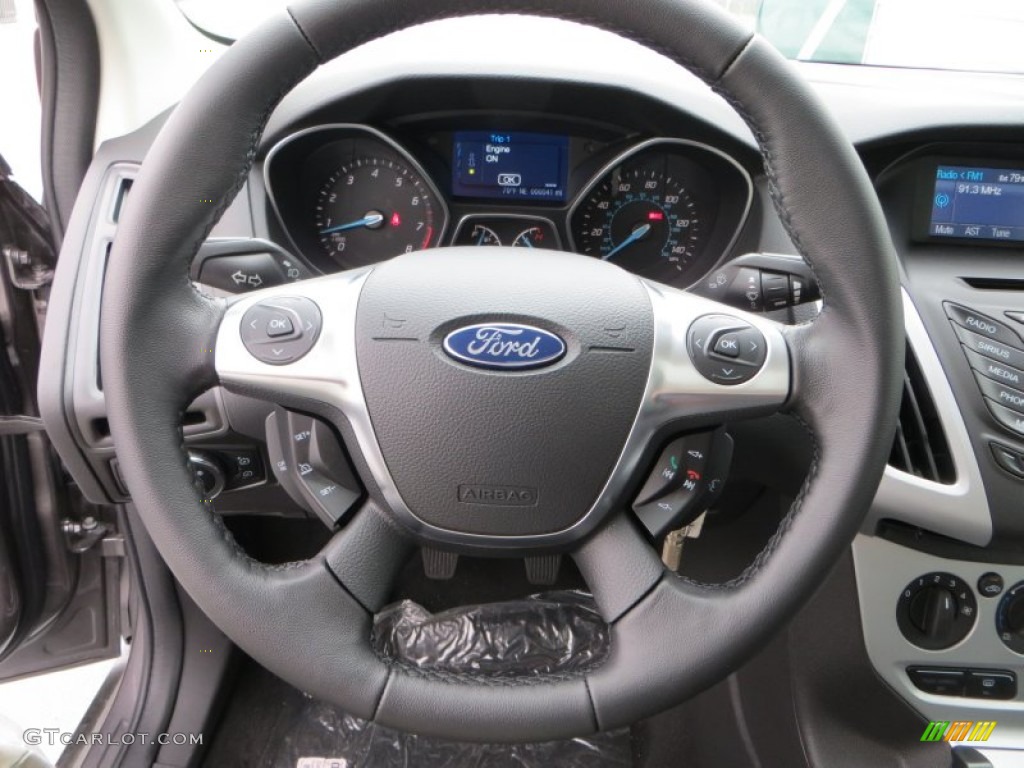 2013 Ford Focus SE Sedan Charcoal Black Steering Wheel Photo #79900671