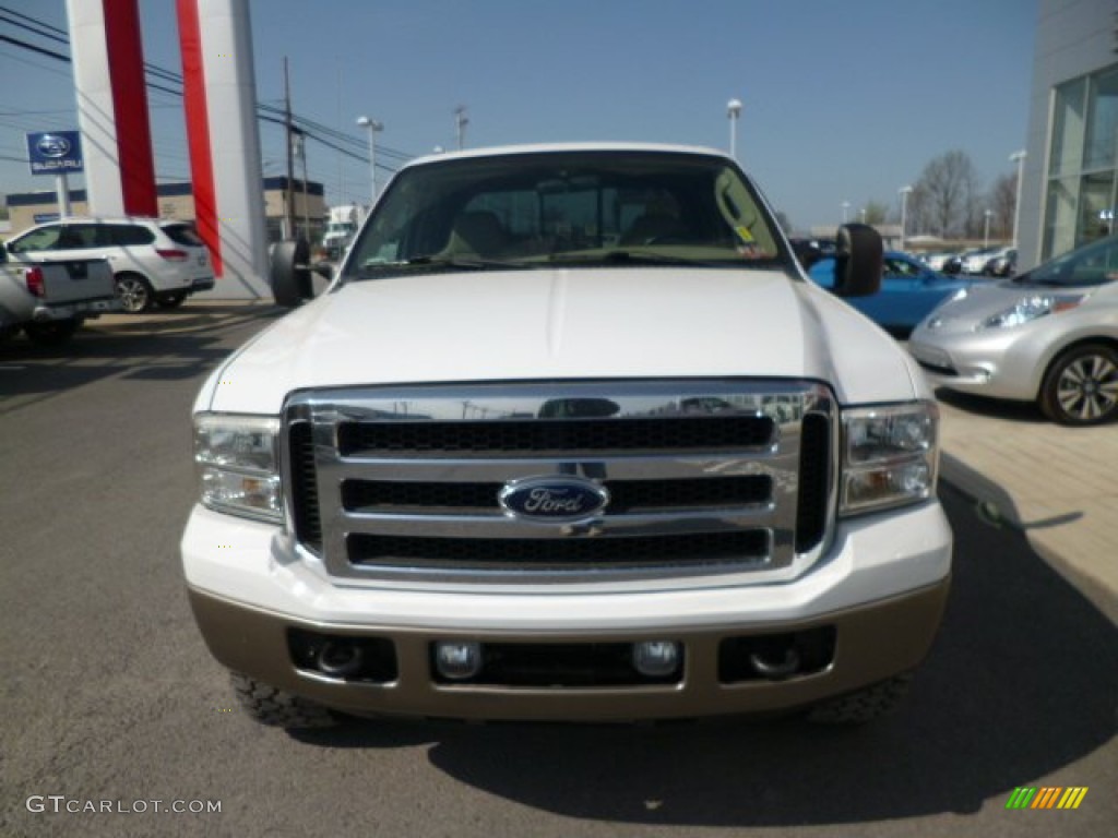 2005 F250 Super Duty FX4 Crew Cab 4x4 - Oxford White / Tan photo #2