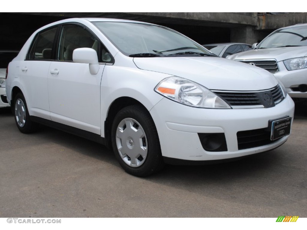 2009 Versa 1.8 S Sedan - Fresh Powder / Beige photo #1