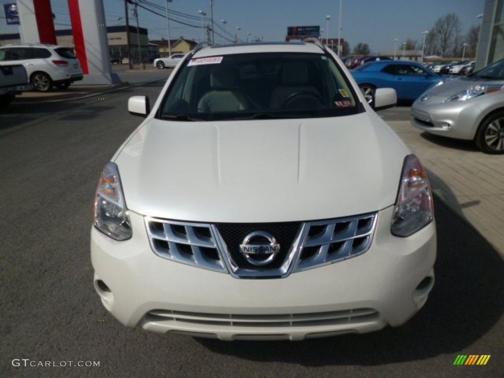 2011 Rogue SL AWD - Pearl White / Gray photo #2