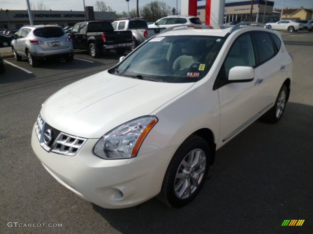 2011 Rogue SL AWD - Pearl White / Gray photo #3