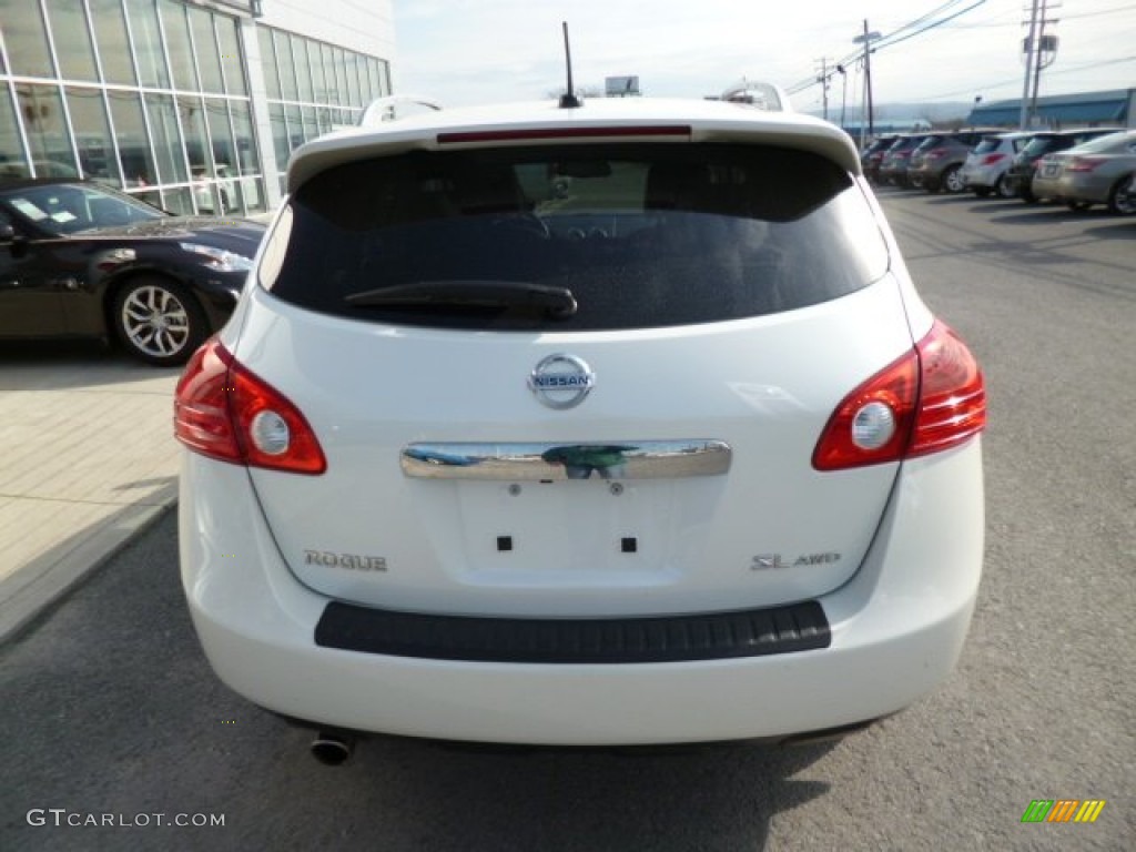 2011 Rogue SL AWD - Pearl White / Gray photo #10
