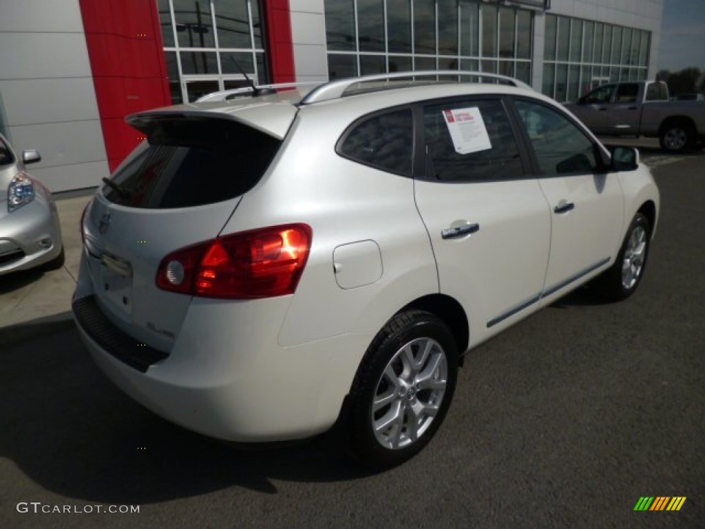 2011 Rogue SL AWD - Pearl White / Gray photo #11
