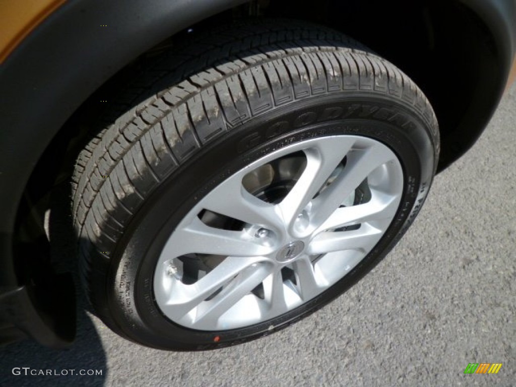 2013 Nissan Juke SV AWD Wheel Photos