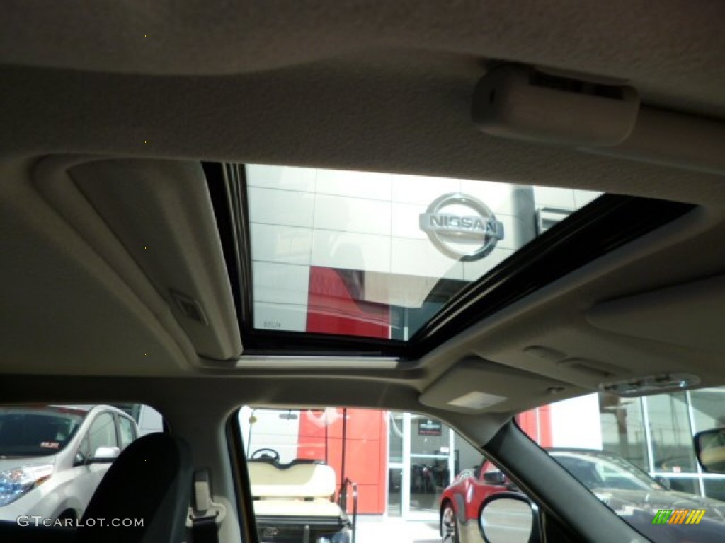2013 Nissan Juke SV AWD Sunroof Photos