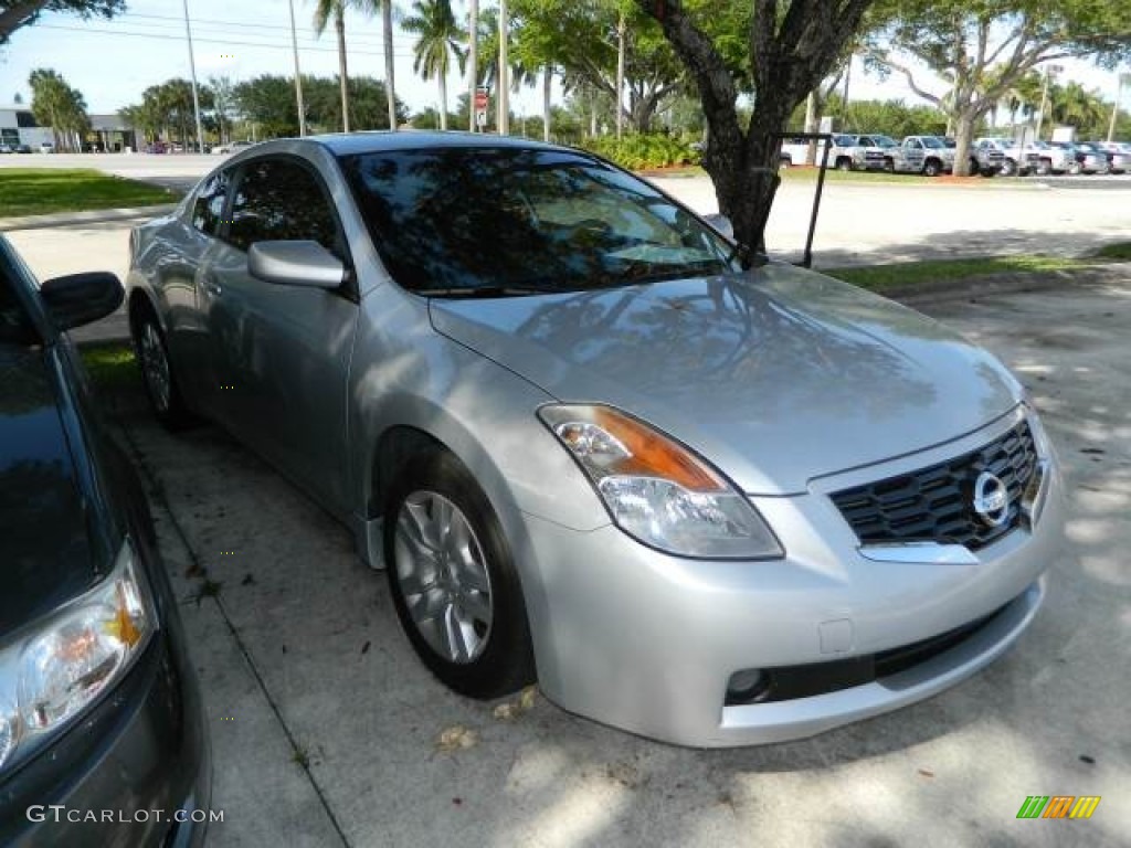 2009 Altima 2.5 S Coupe - Radiant Silver Metallic / Charcoal photo #3