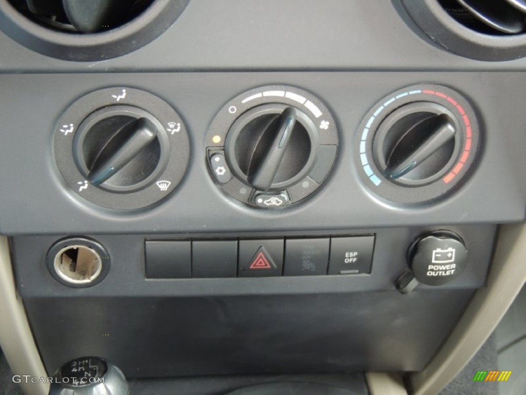 2007 Jeep Wrangler Sahara 4x4 Controls Photo #79917804
