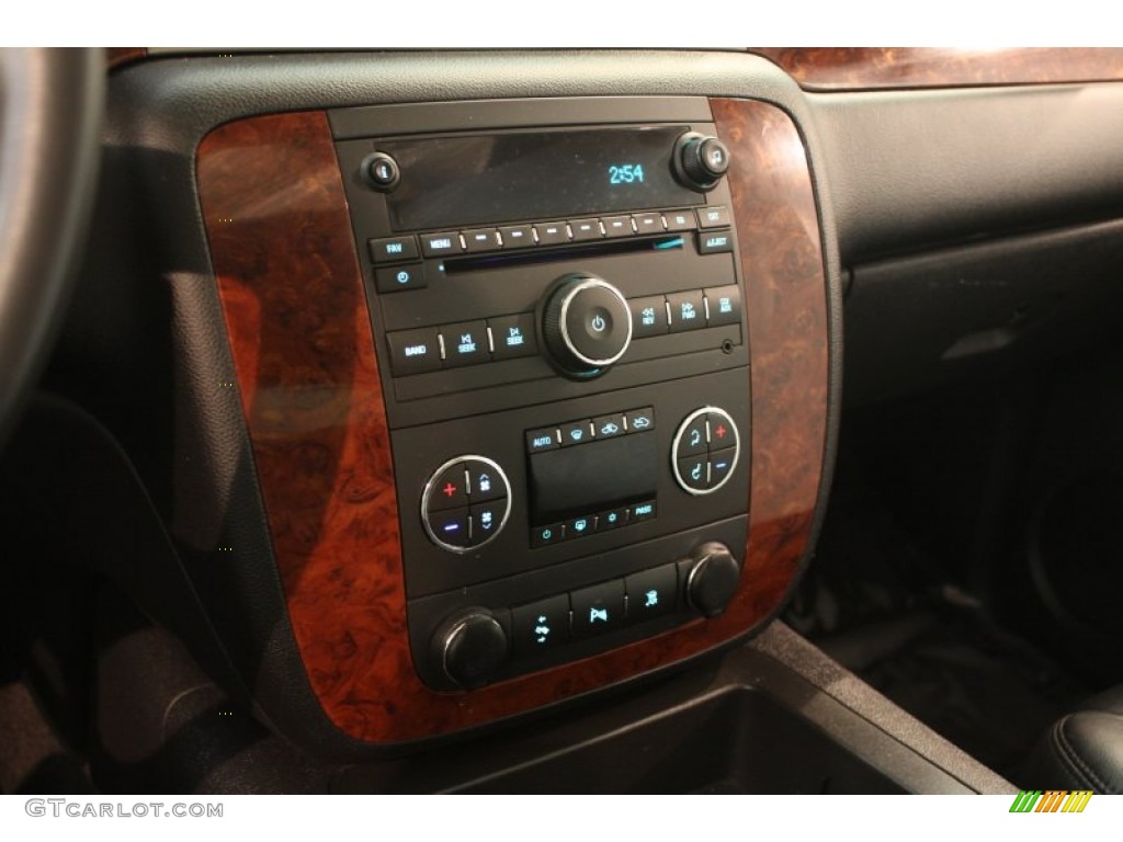 2011 Chevrolet Avalanche LT 4x4 Controls Photos