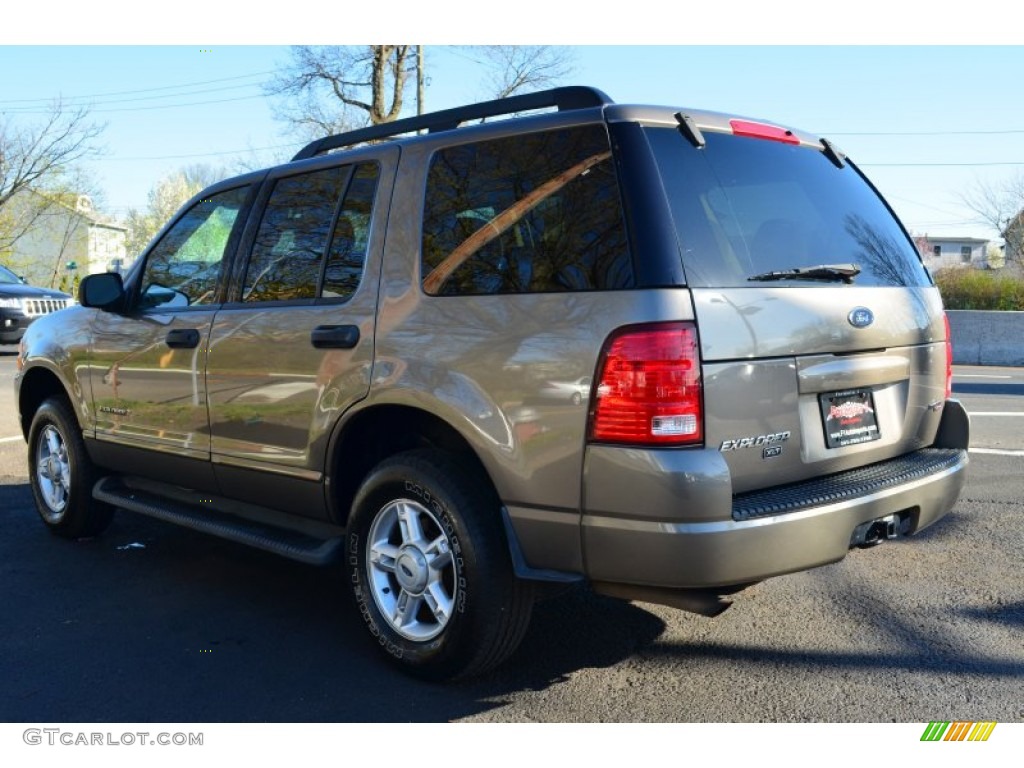 2005 Explorer XLT 4x4 - Mineral Grey Metallic / Graphite photo #5