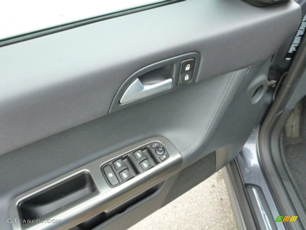 2009 Volvo S40 T5 R-Design Door Panel Photos
