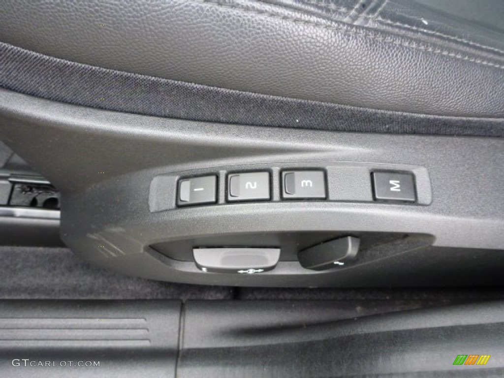 2009 Volvo S40 T5 R-Design Front Seat Photos