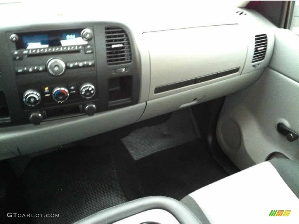 2009 Silverado 1500 LS Regular Cab - Victory Red / Dark Titanium photo #10