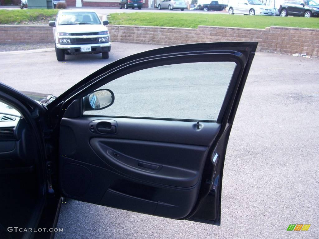 2005 Sebring Sedan - Brilliant Black / Black photo #24