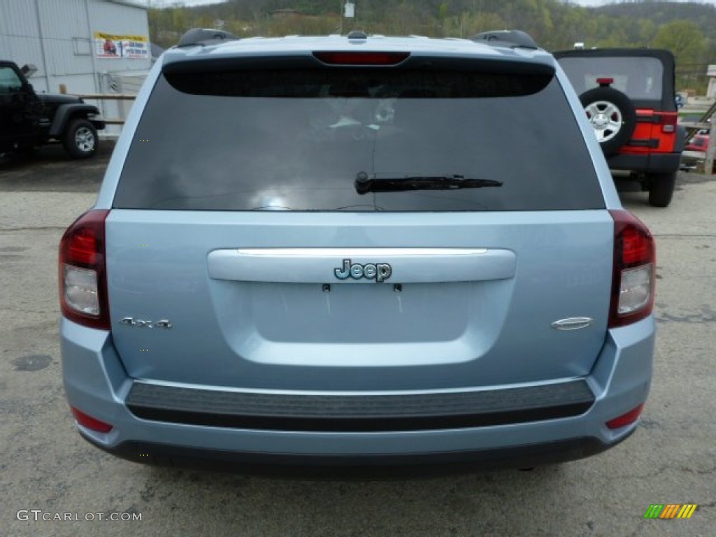 2014 Compass Latitude 4x4 - Winter Chill Pearl / Dark Slate Gray photo #4