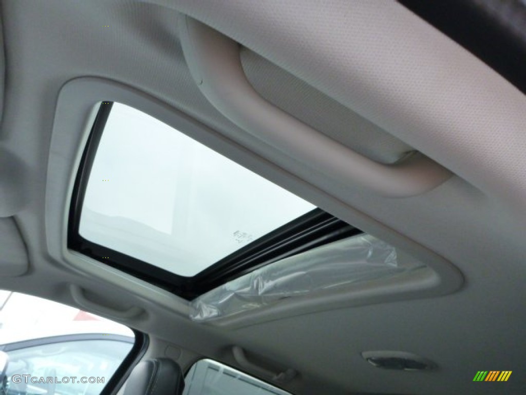 2014 Compass Latitude 4x4 - Winter Chill Pearl / Dark Slate Gray photo #15