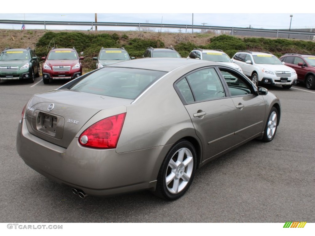 2004 Maxima 3.5 SE - Spirited Bronze / Black photo #5