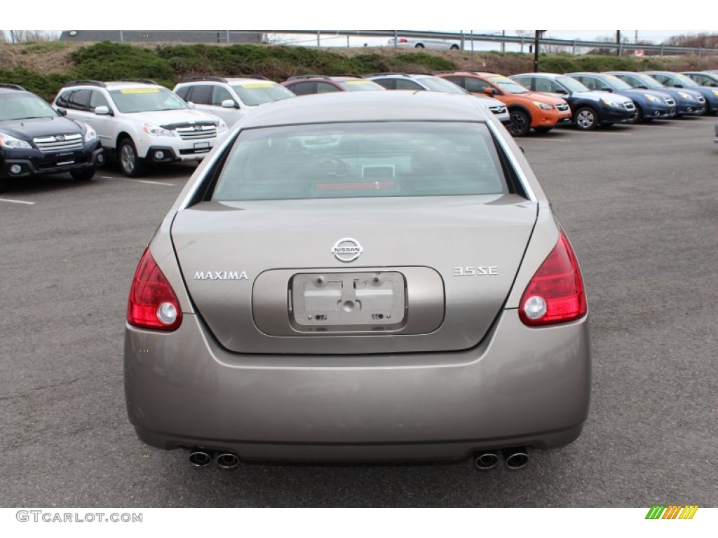 2004 Maxima 3.5 SE - Spirited Bronze / Black photo #8