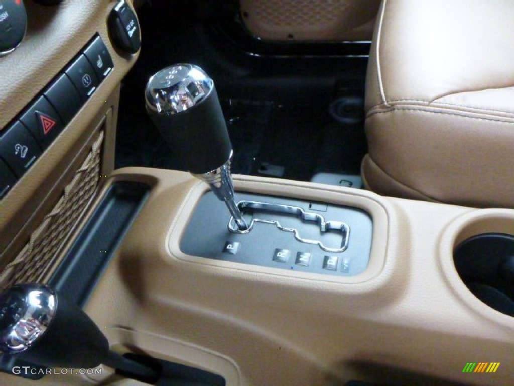 2013 Wrangler Unlimited Sahara 4x4 - Rugged Brown Pearl / Black/Dark Saddle photo #17