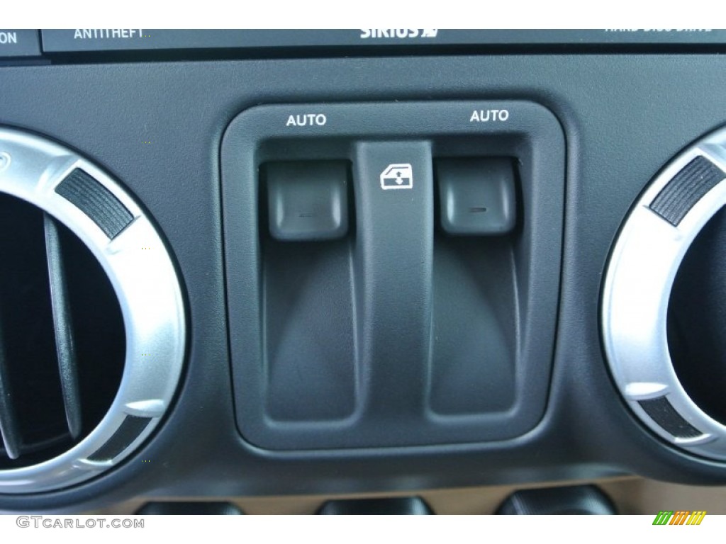 2013 Jeep Wrangler Sahara 4x4 Controls Photo #79958851