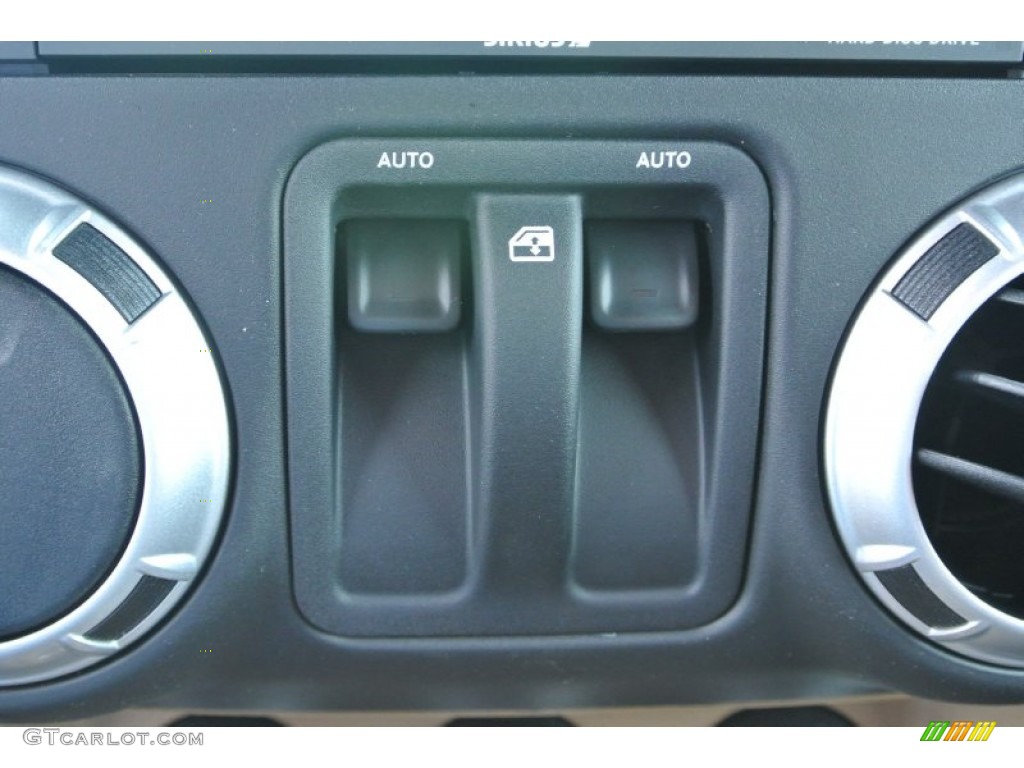 2013 Wrangler Sahara 4x4 - Dune Beige / Black/Dark Saddle photo #15