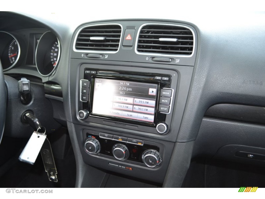 2010 Volkswagen Jetta SE SportWagen Controls Photo #79960046