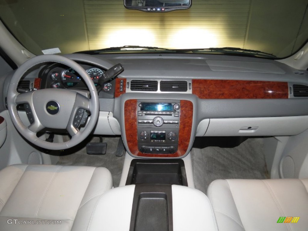 2011 Chevrolet Avalanche LT Dashboard Photos