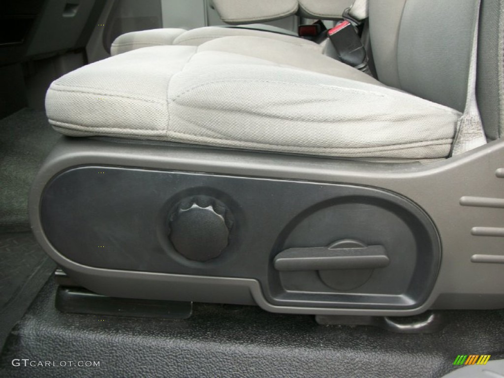 2006 F150 STX Regular Cab - Bright Red / Medium Flint photo #11