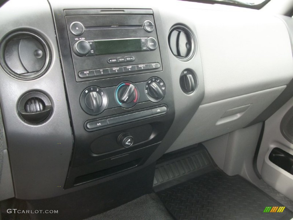 2006 Ford F150 STX Regular Cab Controls Photo #79967240