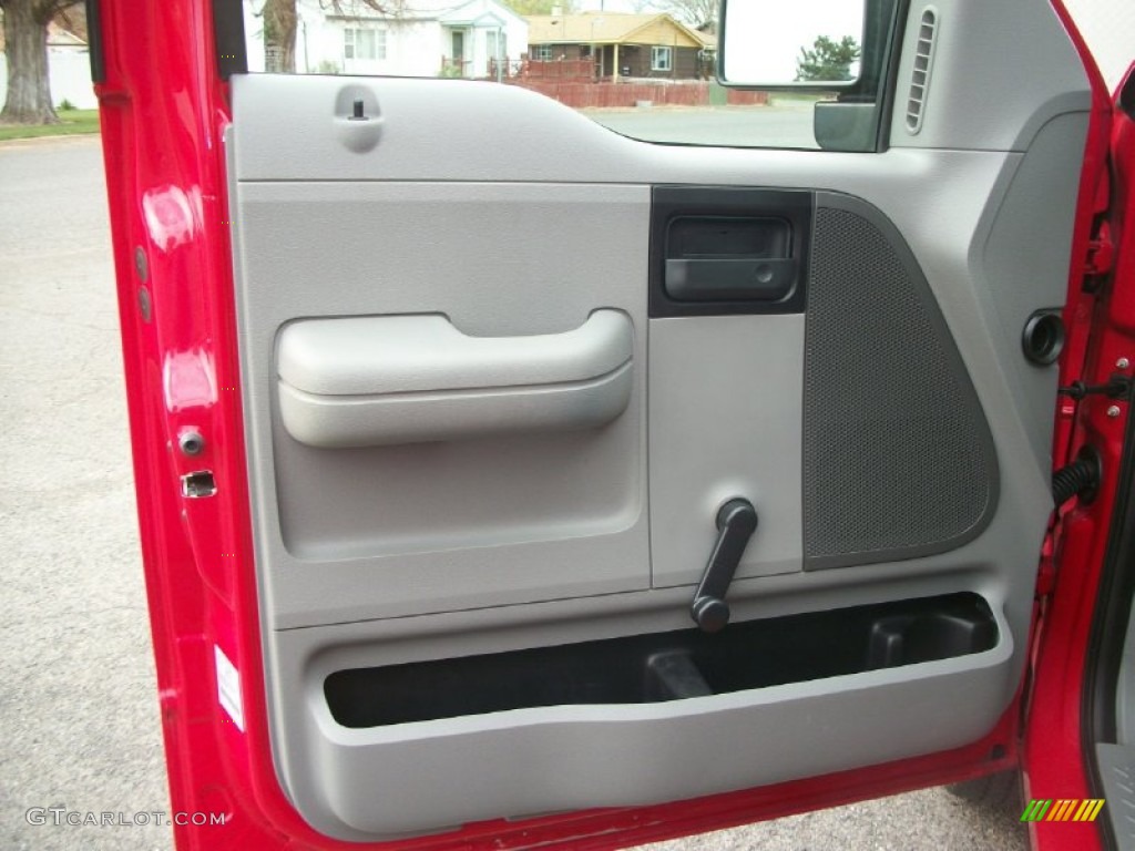 2006 F150 STX Regular Cab - Bright Red / Medium Flint photo #17