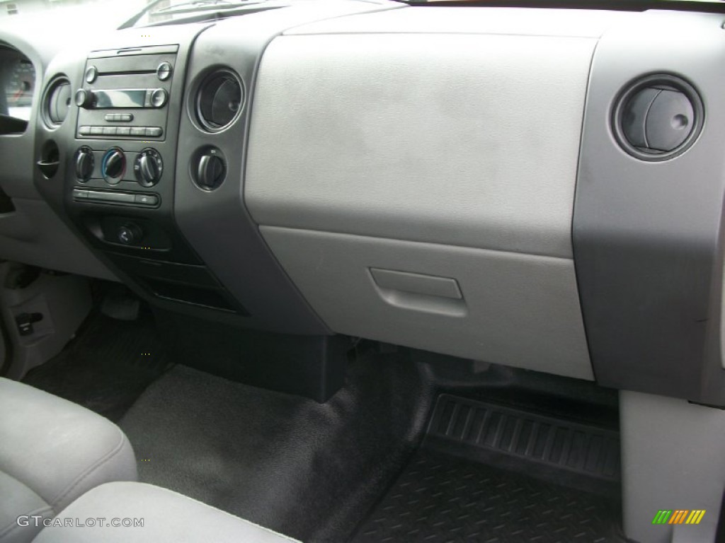 2006 F150 STX Regular Cab - Bright Red / Medium Flint photo #18