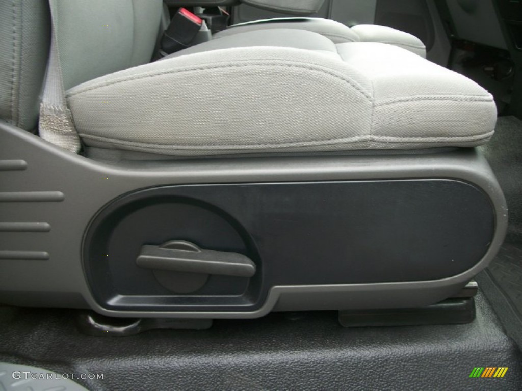 2006 F150 STX Regular Cab - Bright Red / Medium Flint photo #21