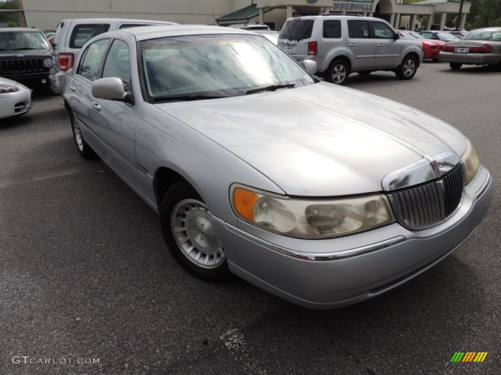 Silver Frost Metallic Lincoln Town Car