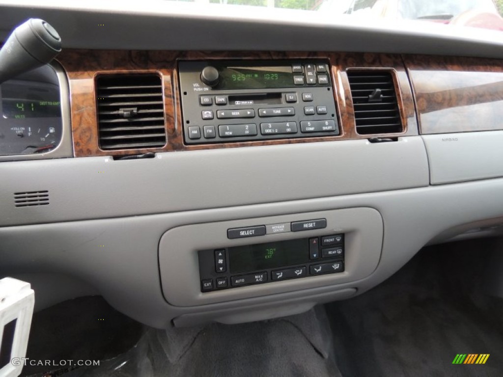 1998 Lincoln Town Car Executive Controls Photo #79972486