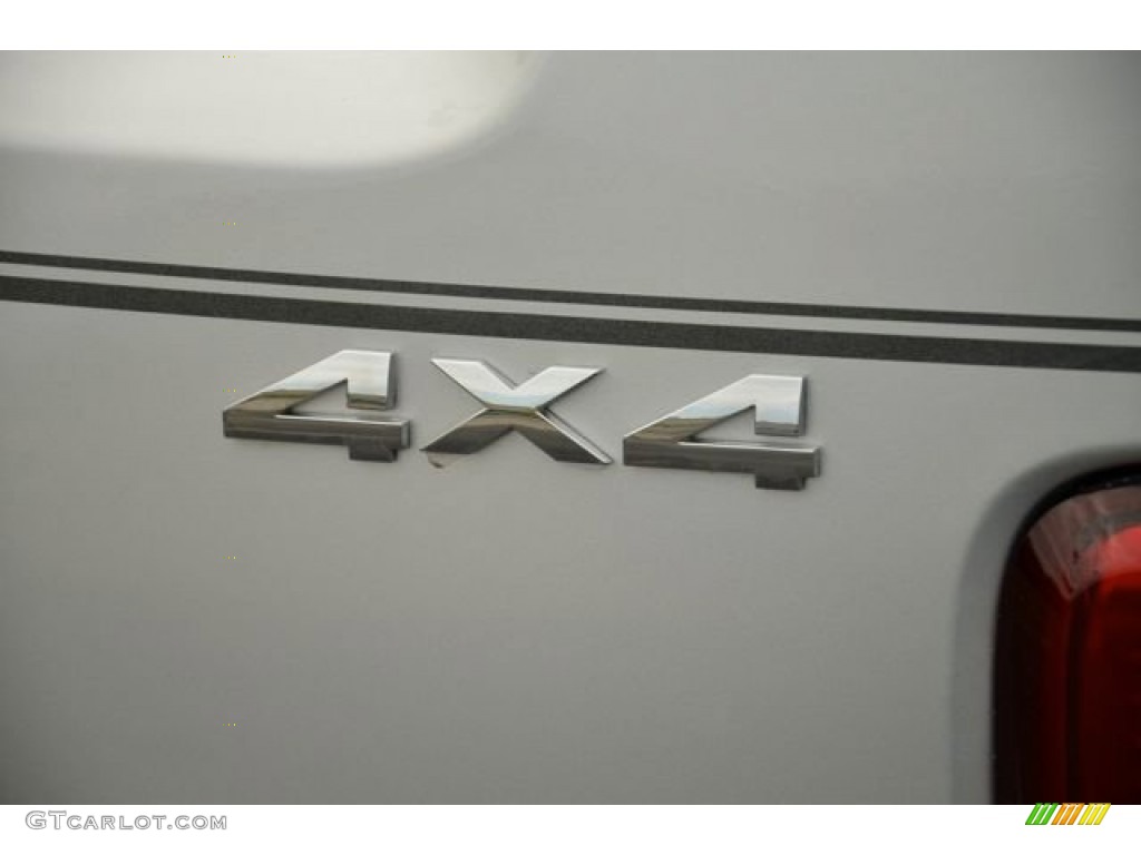 2011 Dodge Nitro SXT 4x4 Marks and Logos Photos