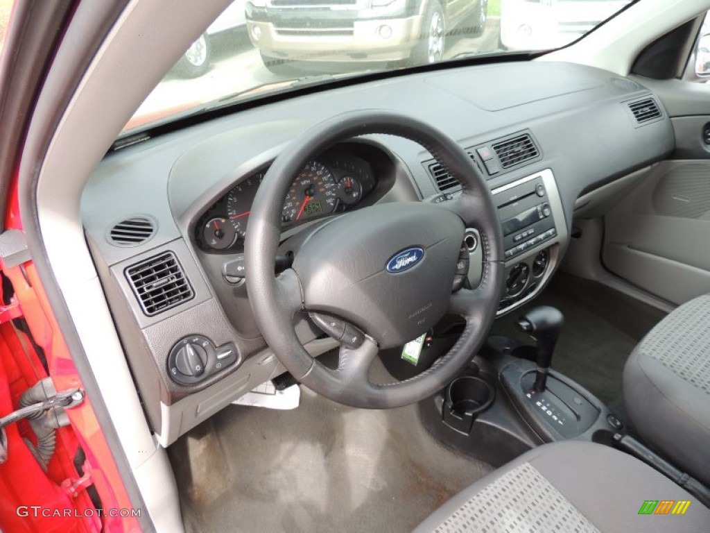 2006 Ford Focus ZXW SE Wagon interior Photos