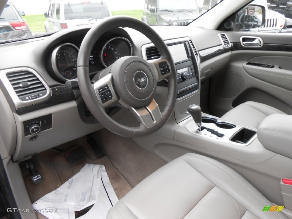 Dark Graystone/Medium Graystone Interior 2011 Jeep Grand Cherokee Laredo X Package 4x4 Photo #79977322