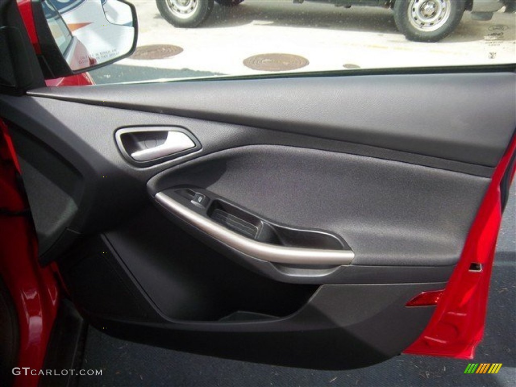 2012 Focus SEL Sedan - Race Red / Charcoal Black photo #17