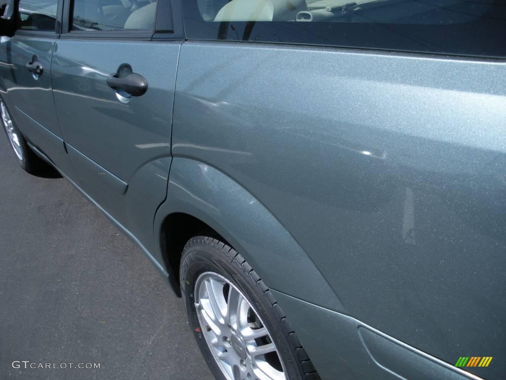 2005 Focus ZXW SES Wagon - Light Tundra Metallic / Dark Pebble/Light Pebble photo #8