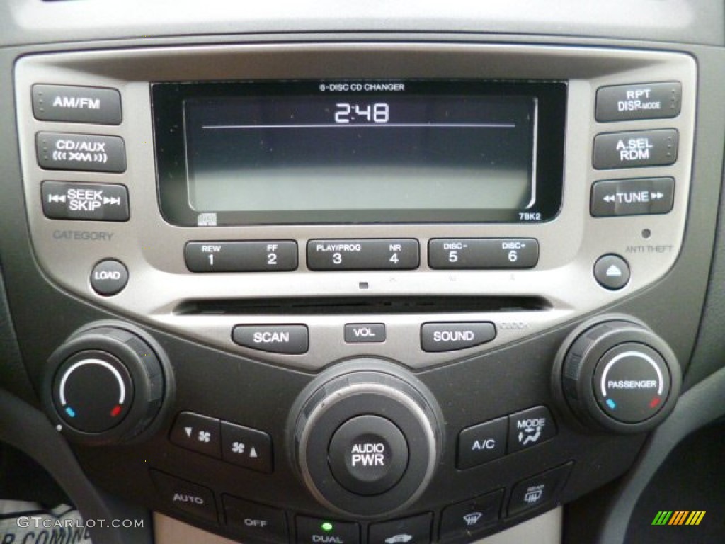 2006 Honda Accord EX-L Sedan Controls Photo #79984555