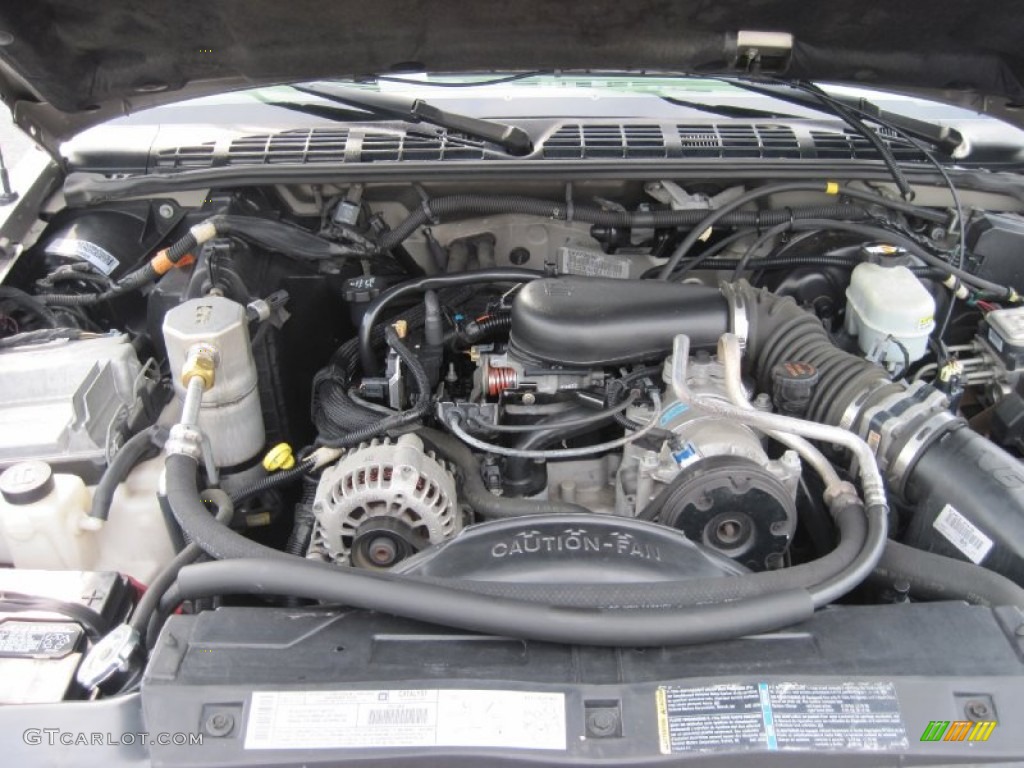 2003 GMC Sonoma SLS Extended Cab 4x4 Engine Photos