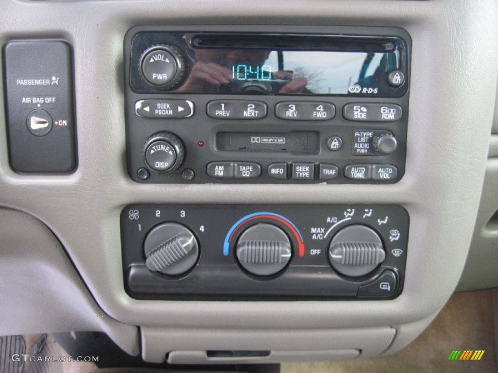 2003 GMC Sonoma SLS Extended Cab 4x4 Controls Photo #79985259
