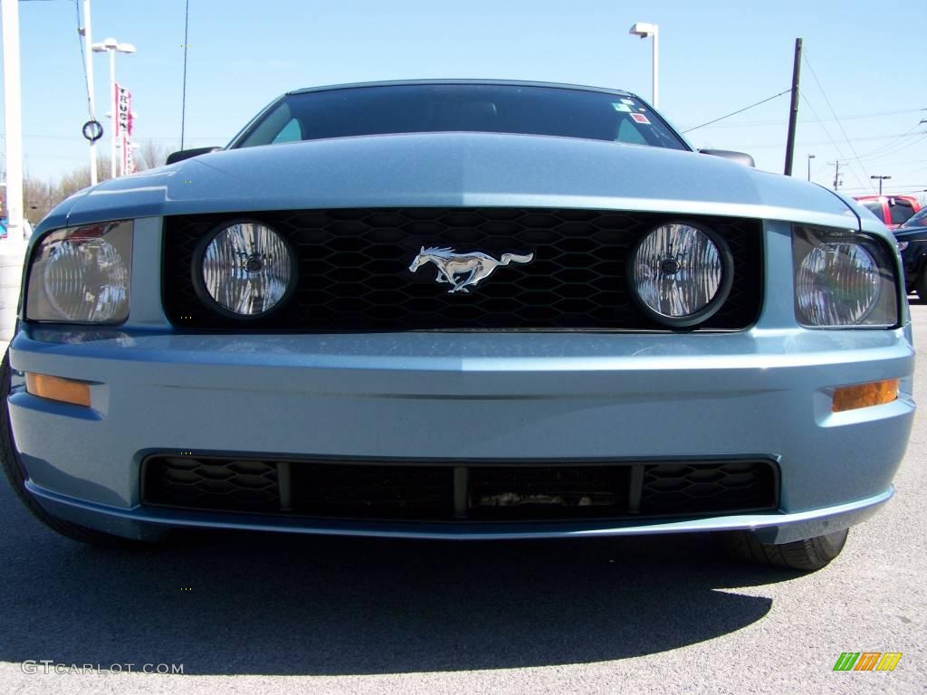 2005 Mustang GT Premium Convertible - Windveil Blue Metallic / Dark Charcoal photo #3