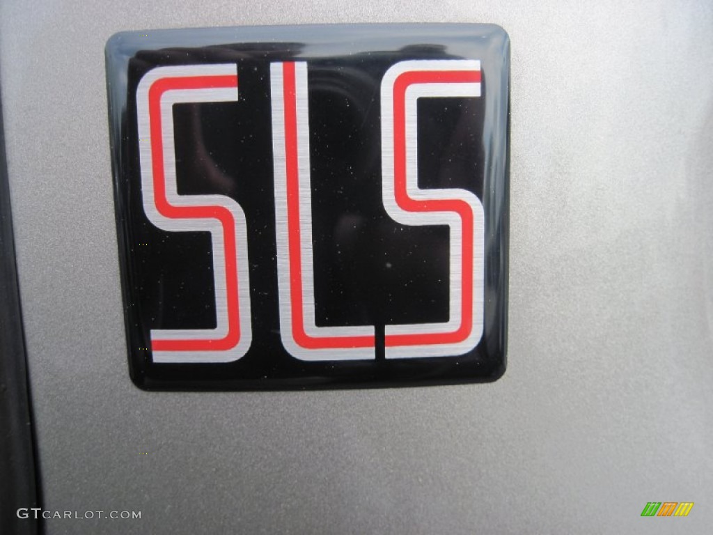 2003 GMC Sonoma SLS Extended Cab 4x4 Marks and Logos Photos