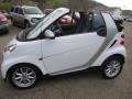 Crystal White - fortwo passion cabriolet Photo No. 24