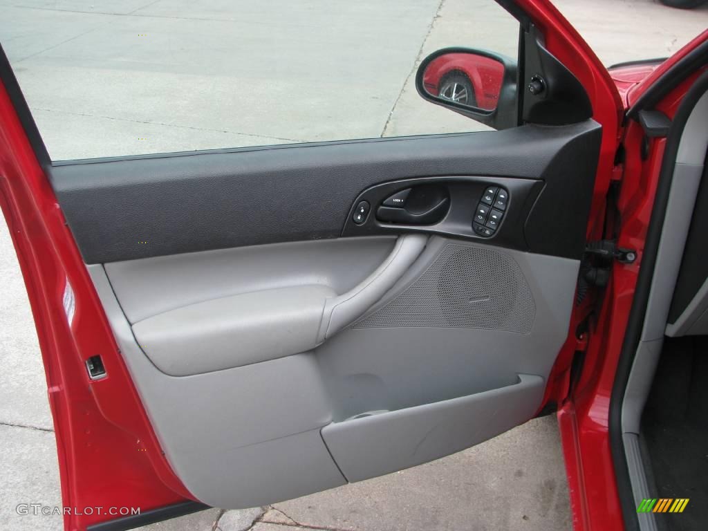2006 Focus ZX4 SE Sedan - Infra-Red / Dark Flint/Light Flint photo #15