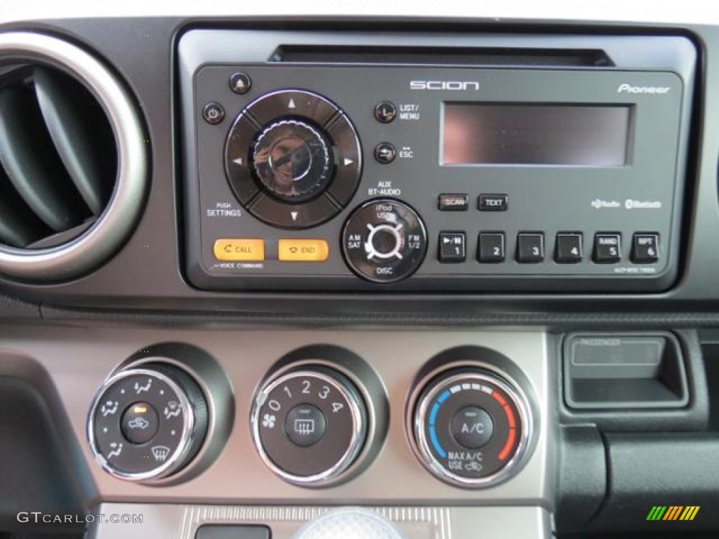 2013 Scion xB Standard xB Model Controls Photo #79999940