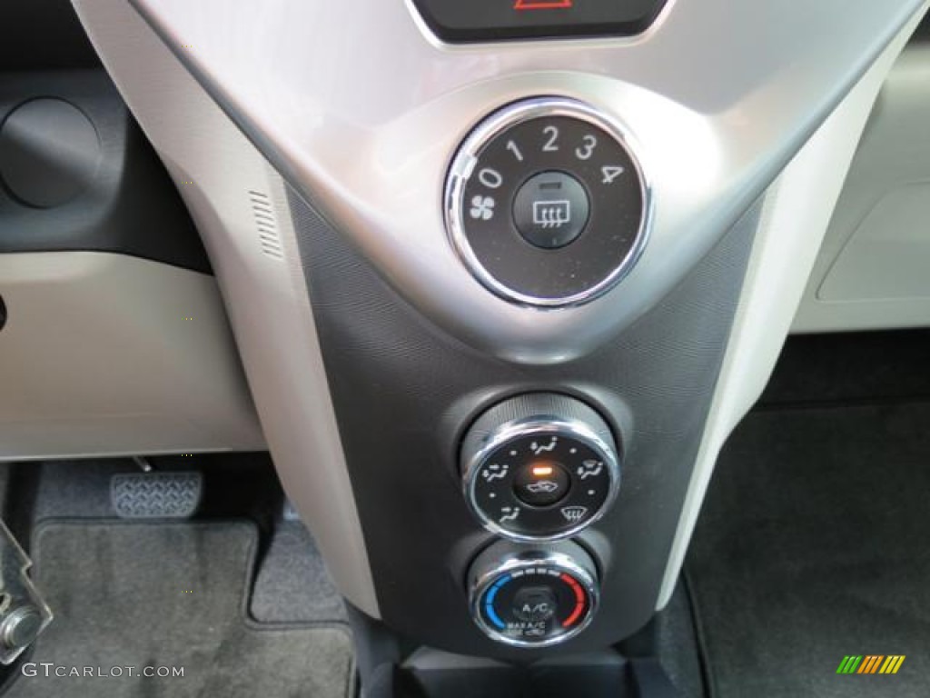 2013 Scion iQ Standard iQ Model Controls Photo #80000623
