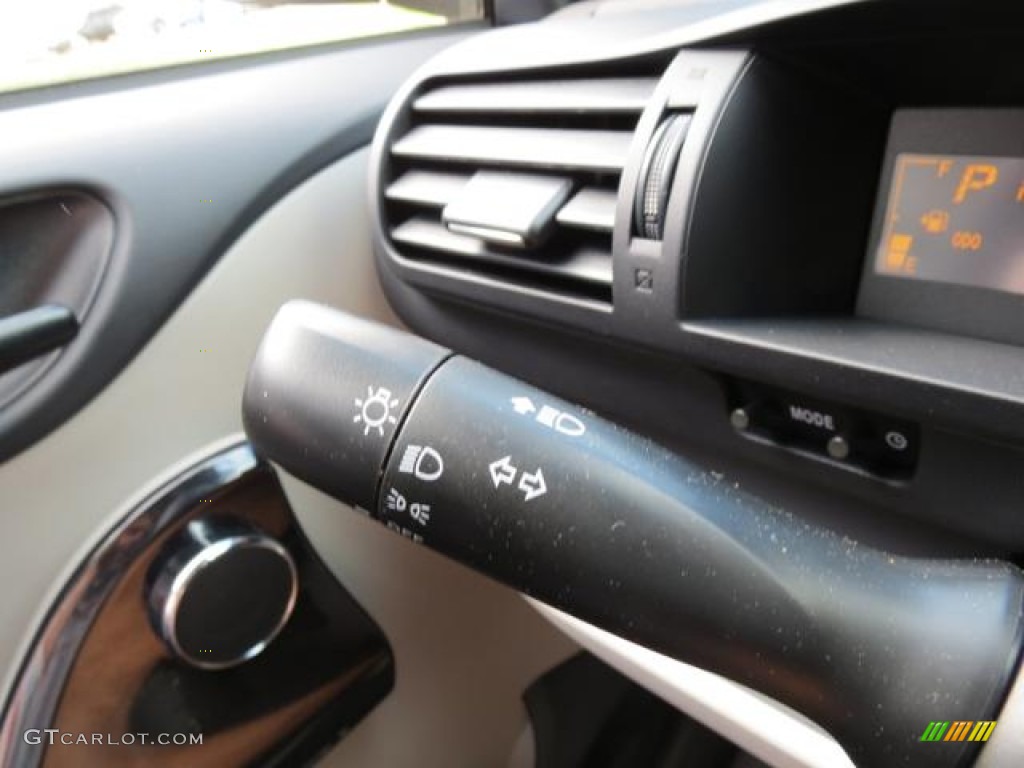 2013 Scion iQ Standard iQ Model Controls Photo #80000674